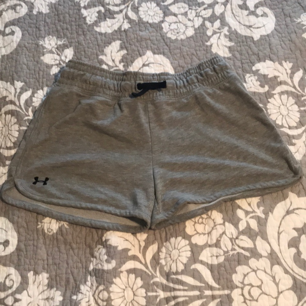 Women’s UA knit gray shorts.